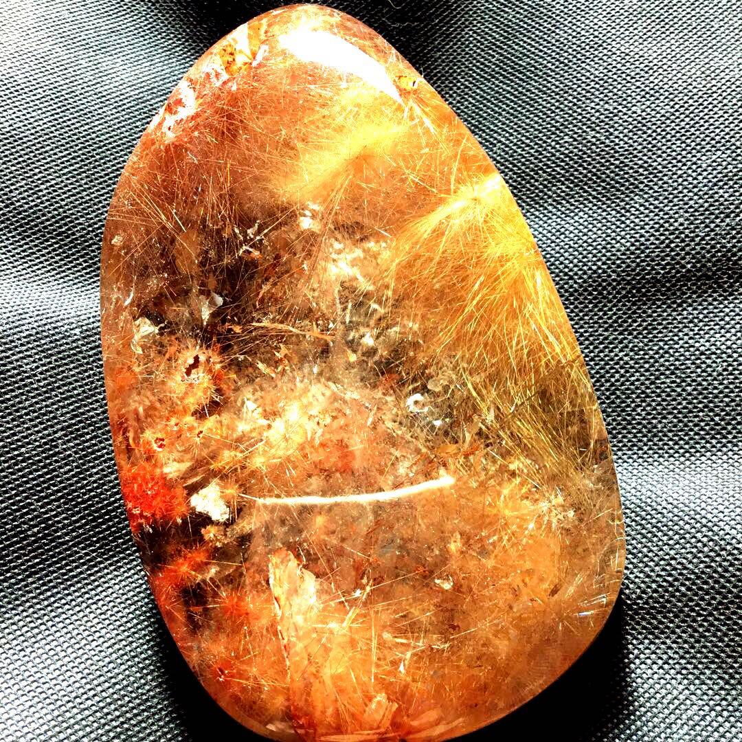 希少　個性強い　美しいガーデン赤茶色ルチルクォーツ　1.2キロ　置物　ライト付き