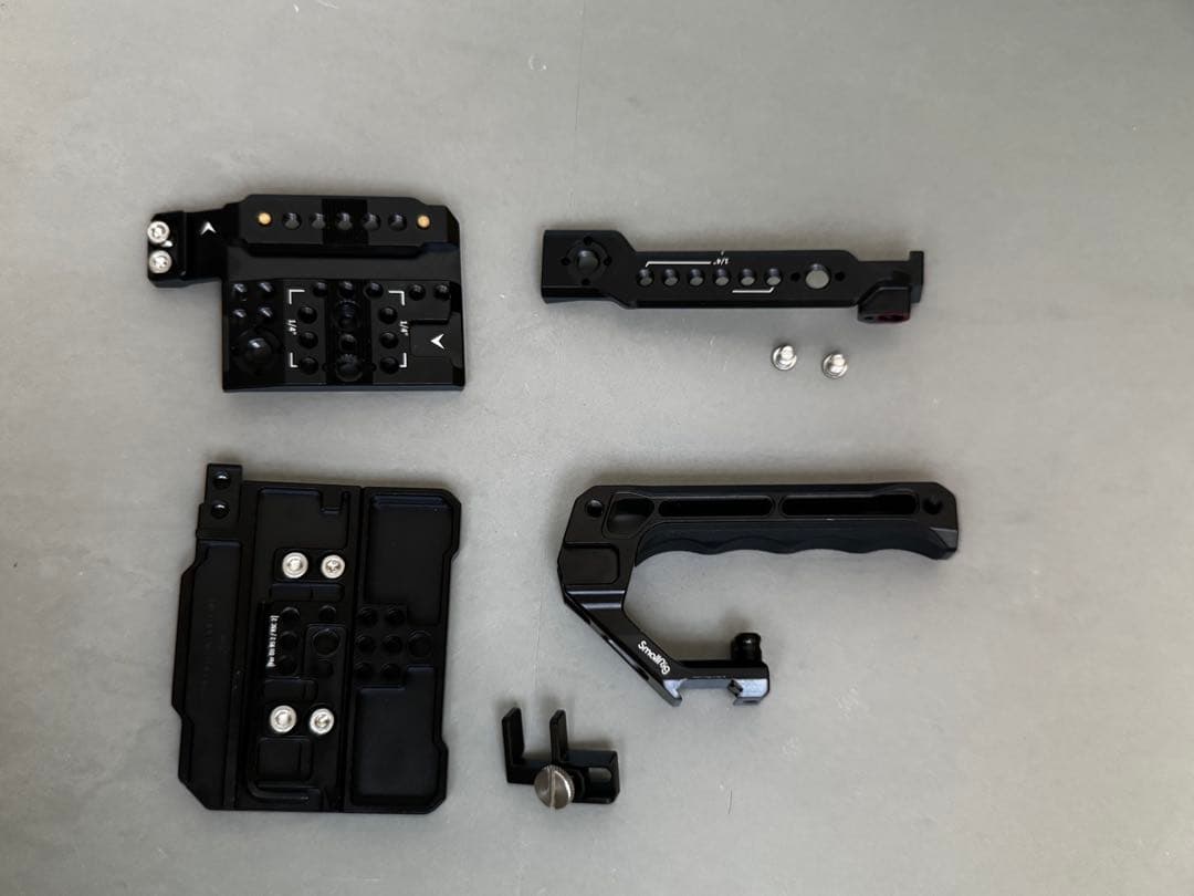 Canon EOS C70 シネマカメラ / Smallrig ケージ付き