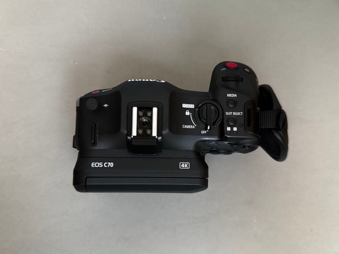 Canon EOS C70 シネマカメラ / Smallrig ケージ付き