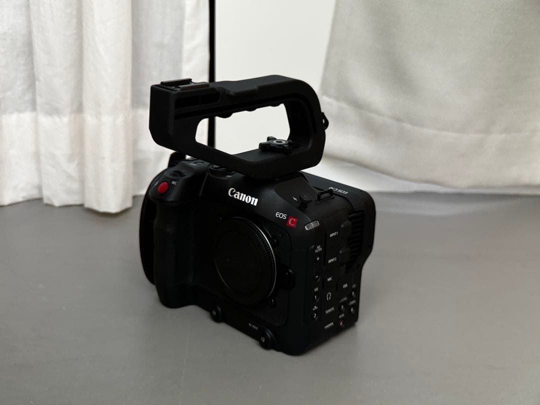 Canon EOS C70 シネマカメラ / Smallrig ケージ付き