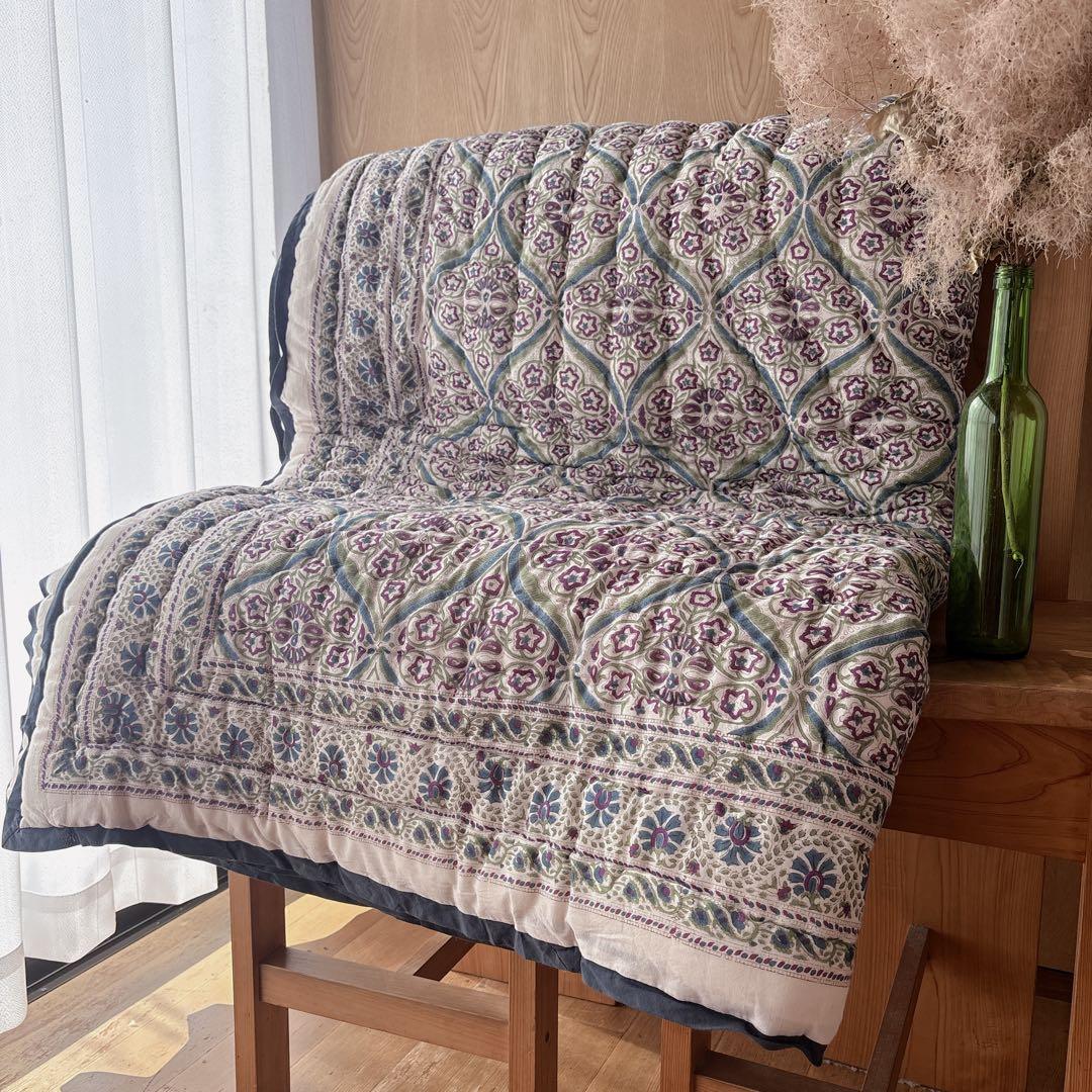 未使用※大判　インド ブロックプリント 中綿入りキルト 　アラベスク　マルチラグ