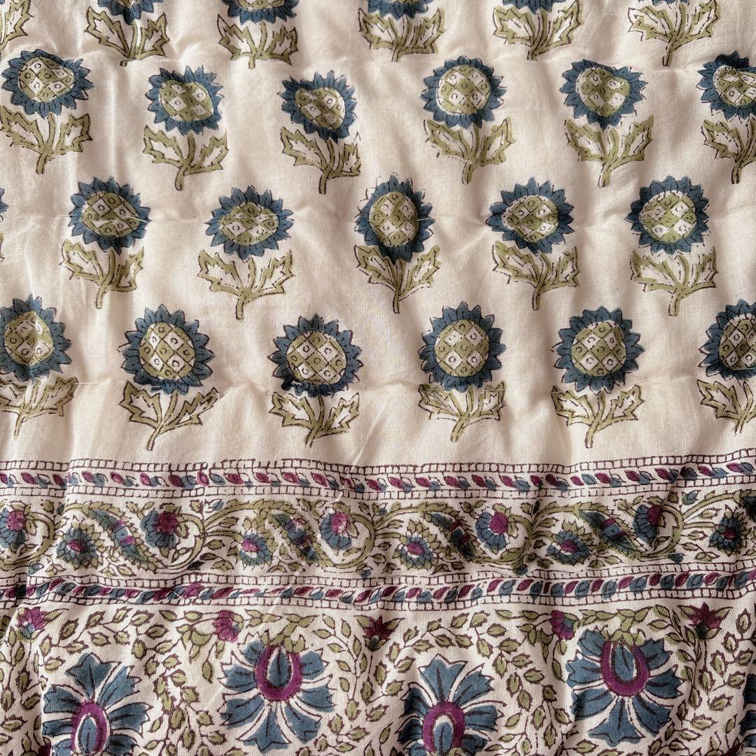 未使用※大判　インド ブロックプリント 中綿入りキルト 　アラベスク　マルチラグ