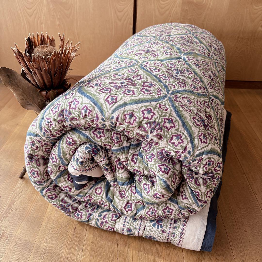 未使用※大判　インド ブロックプリント 中綿入りキルト 　アラベスク　マルチラグ