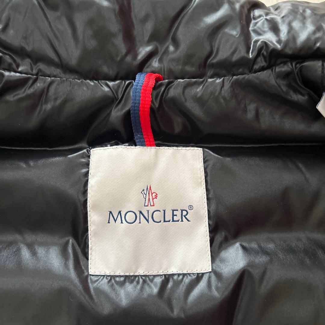 MONCLER ブラック ダウンベスト