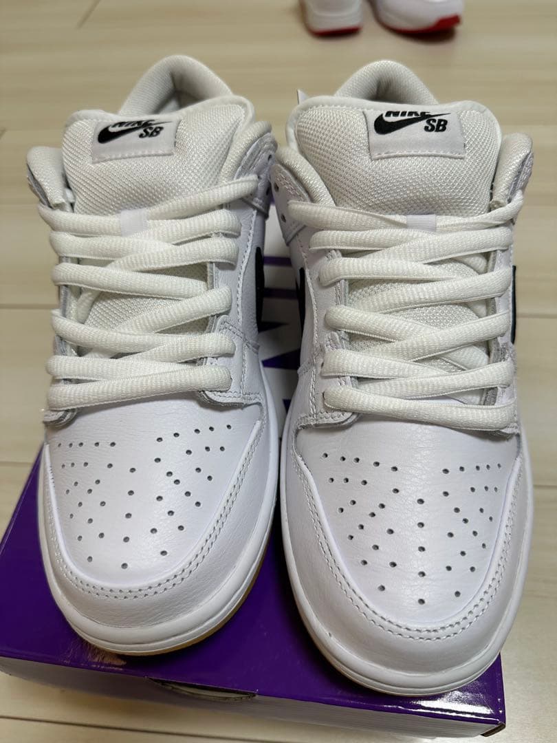 NIKE SB Dunk Low ホワイト/ブラック