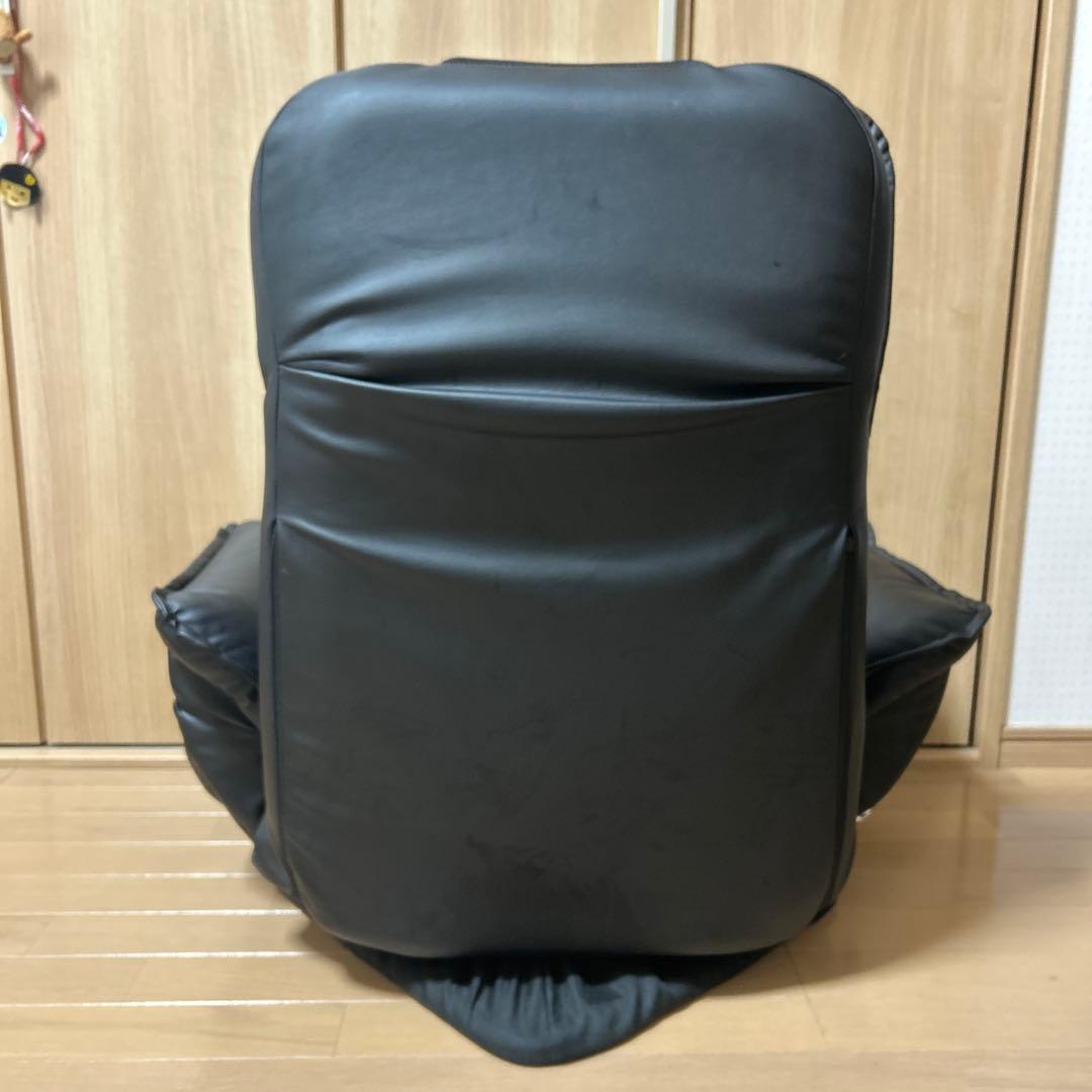 黒のリクライニング座椅子