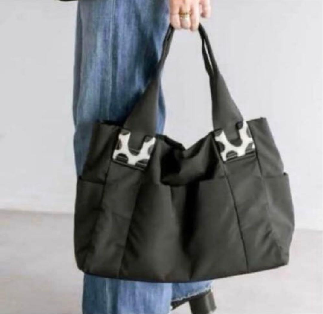 イアパピヨネ ショルダー付き 樹脂パーツトートバッグ ダルメシアン柄 M 黒