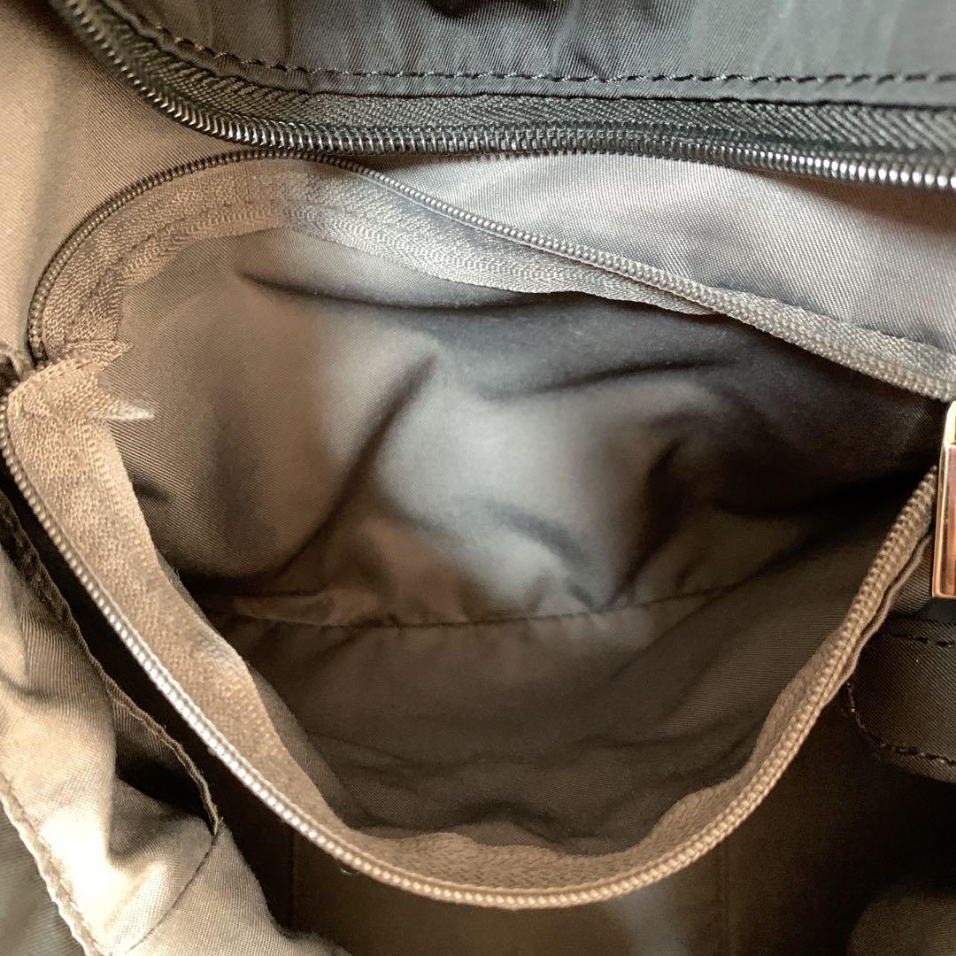 イアパピヨネ ショルダー付き 樹脂パーツトートバッグ ダルメシアン柄 M 黒