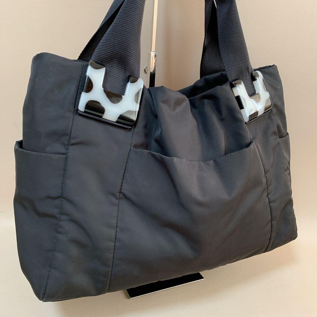 イアパピヨネ ショルダー付き 樹脂パーツトートバッグ ダルメシアン柄 M 黒