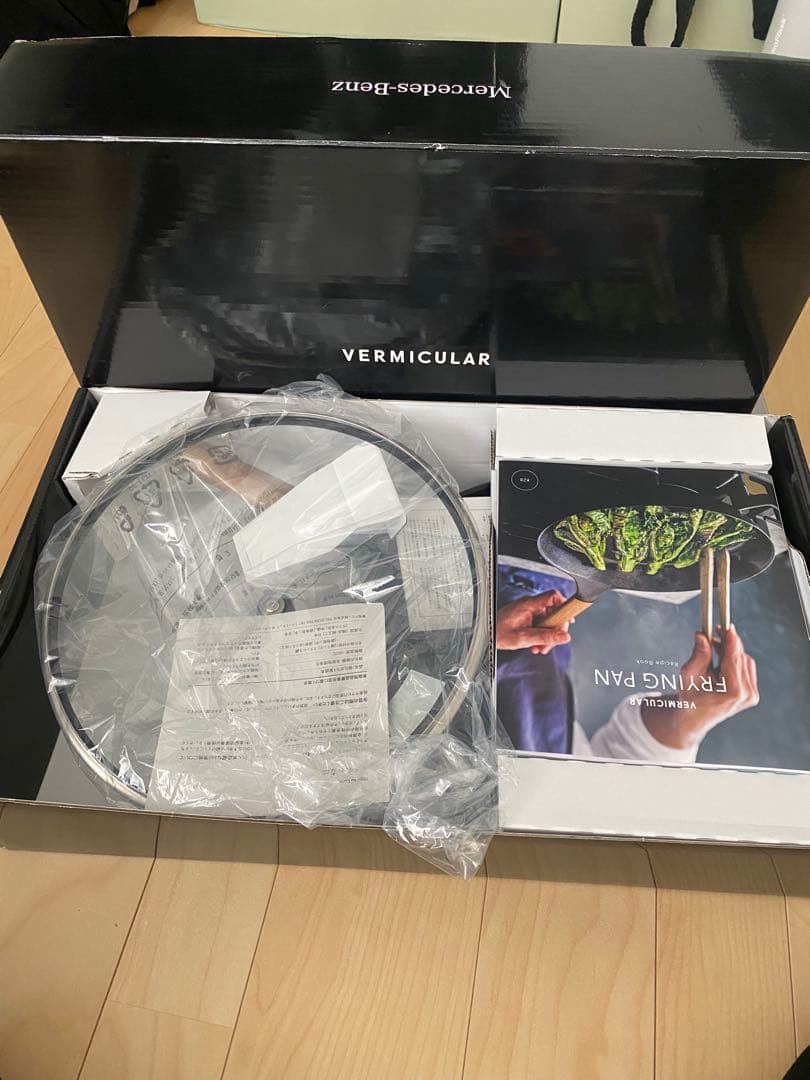 新品　バーミキュラフライパン 28cm ふた付きベンツ成約記念品