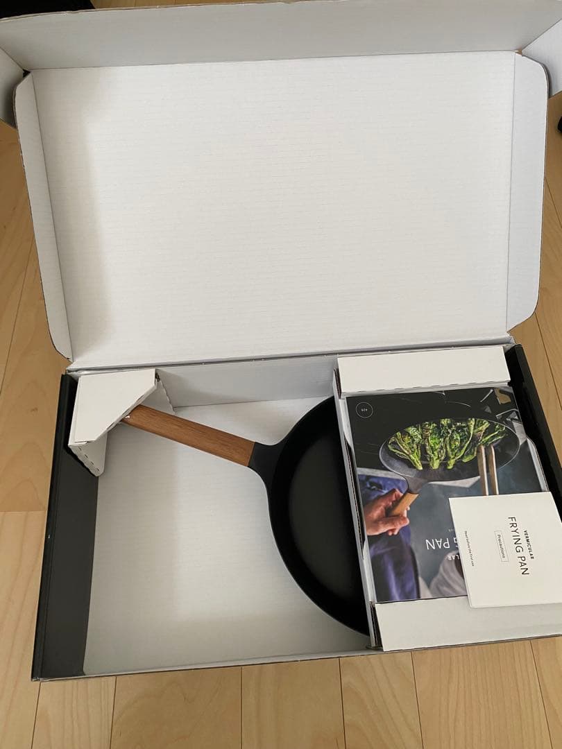 新品　バーミキュラフライパン 28cm ふた付きベンツ成約記念品