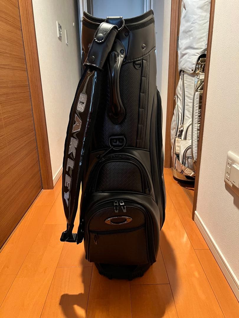Oakley ブラック キャディバッグ はぴねすさん専用です。