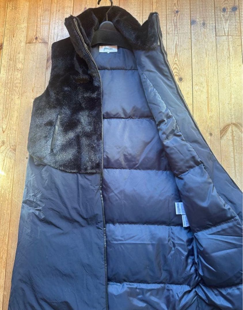 新品未使用品　pinore ダウンジレ　38サイズ