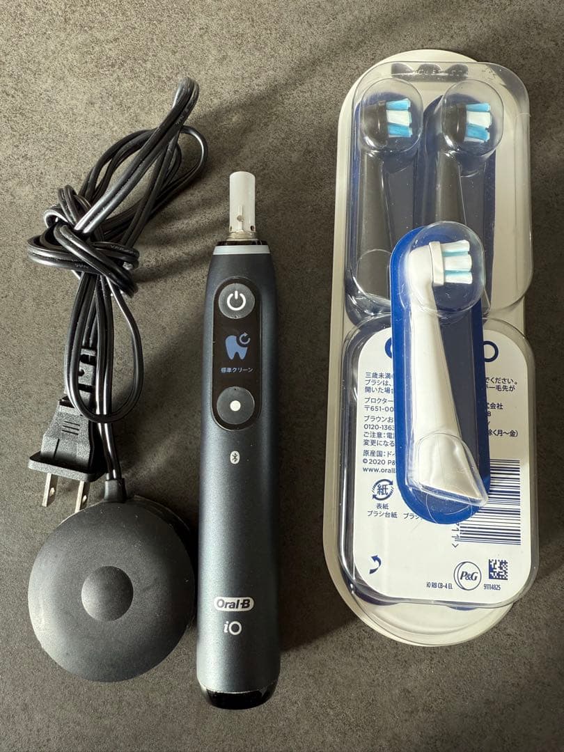 ブラウン　オーラルb iO Type3758 黒　替ブラシ付き