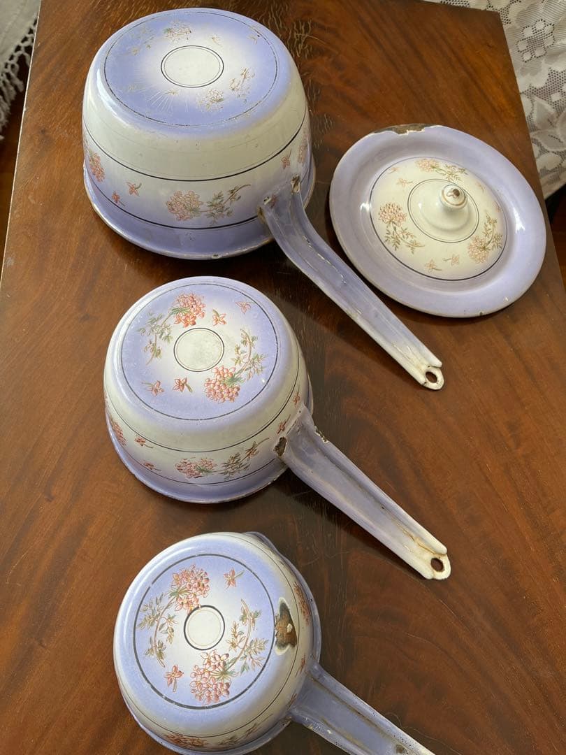 フランスアンティーク ホーロー　鍋４点(大中小ふた) パープルのお花模様