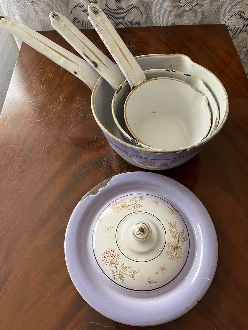 フランスアンティーク ホーロー　鍋４点(大中小ふた) パープルのお花模様