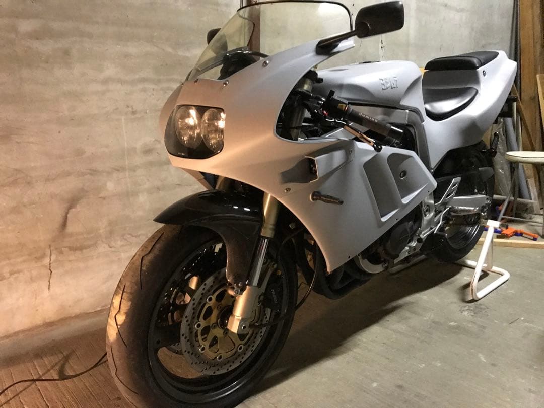 SUZUKI GSX-R400R GK76A フロントカウル スズキ