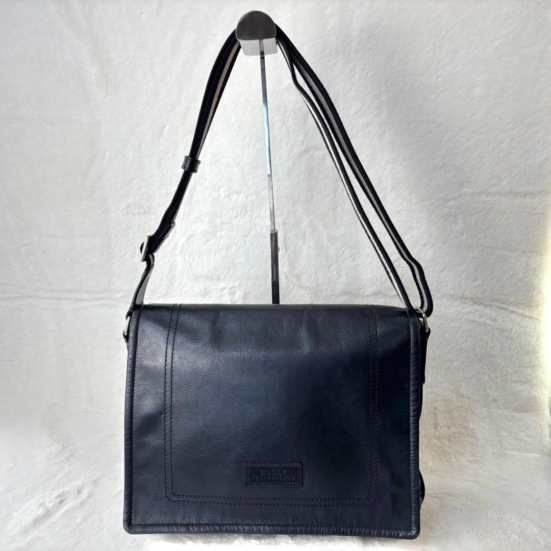 ✨美品✨BALLY　バリー　メッセンジャーバッグ　ショルダー　レザー　ライン　黒