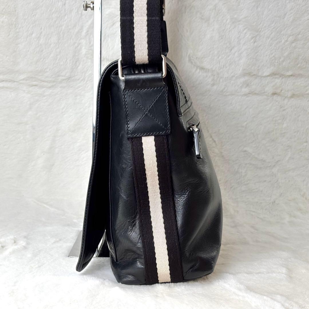 ✨美品✨BALLY　バリー　メッセンジャーバッグ　ショルダー　レザー　ライン　黒