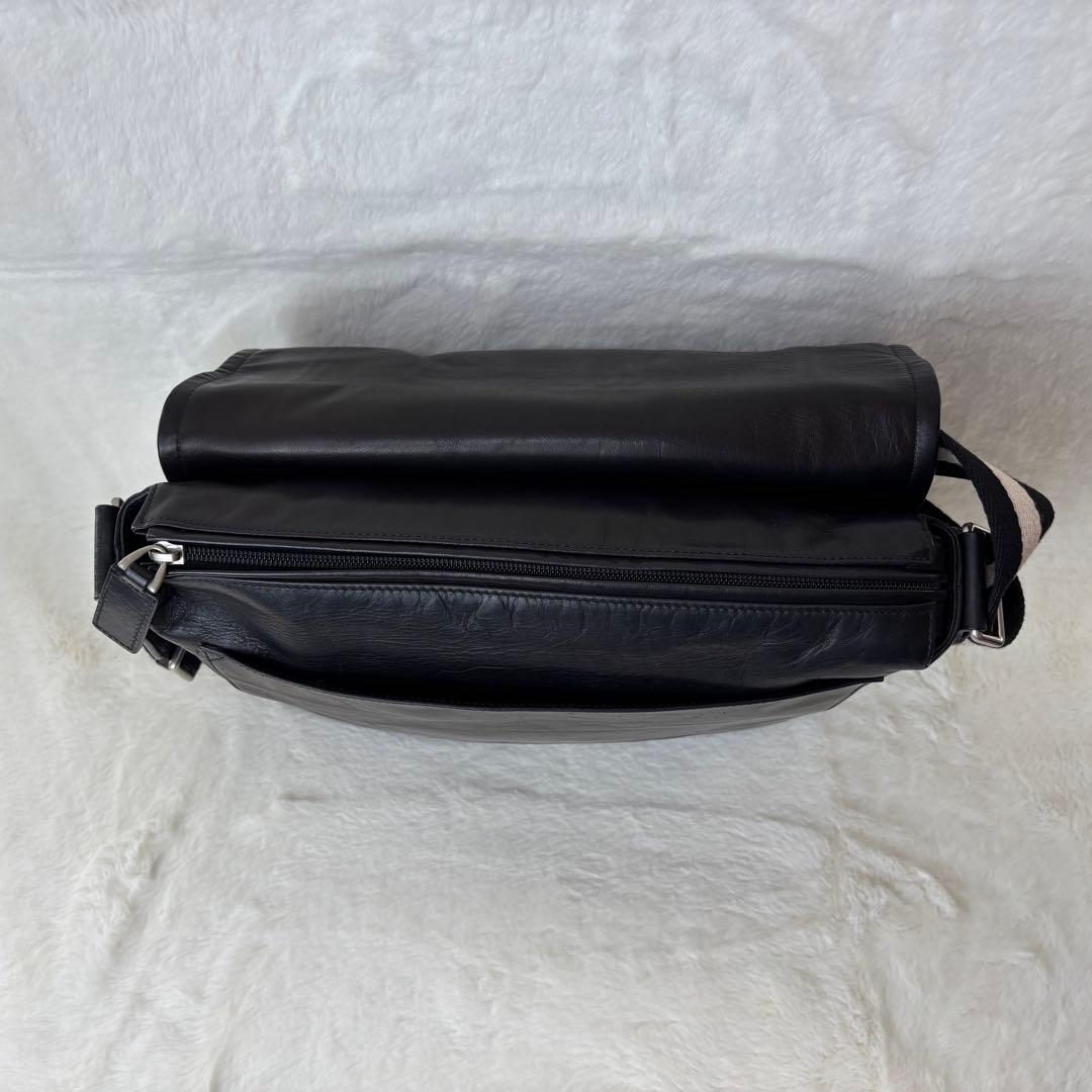 ✨美品✨BALLY　バリー　メッセンジャーバッグ　ショルダー　レザー　ライン　黒