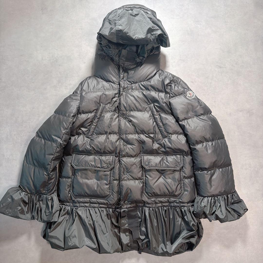 MONCLER モンクレール ダウンジャケット ワッペン フリル グレー フード