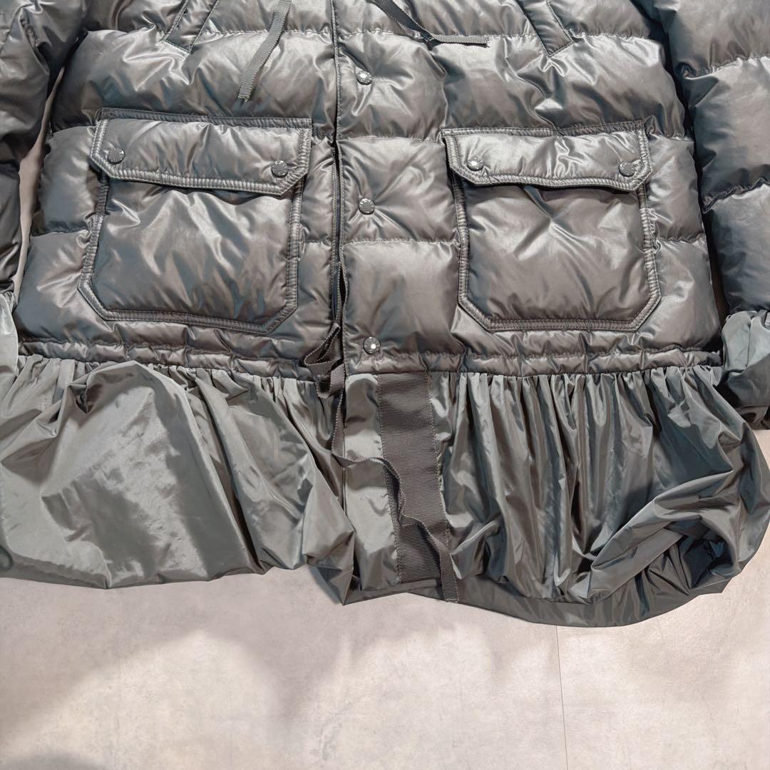 MONCLER モンクレール ダウンジャケット ワッペン フリル グレー フード
