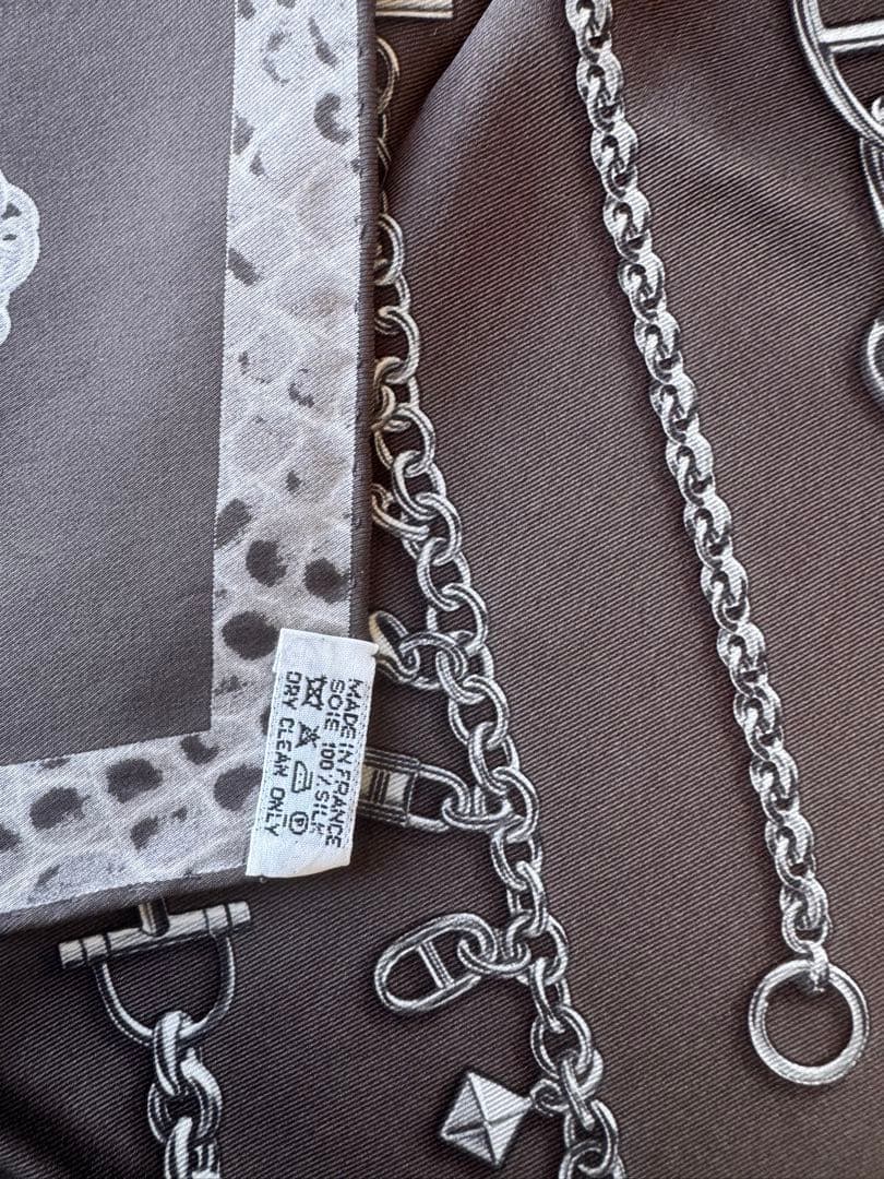 HERMES エルメス　シルクスカーフ　カレ65