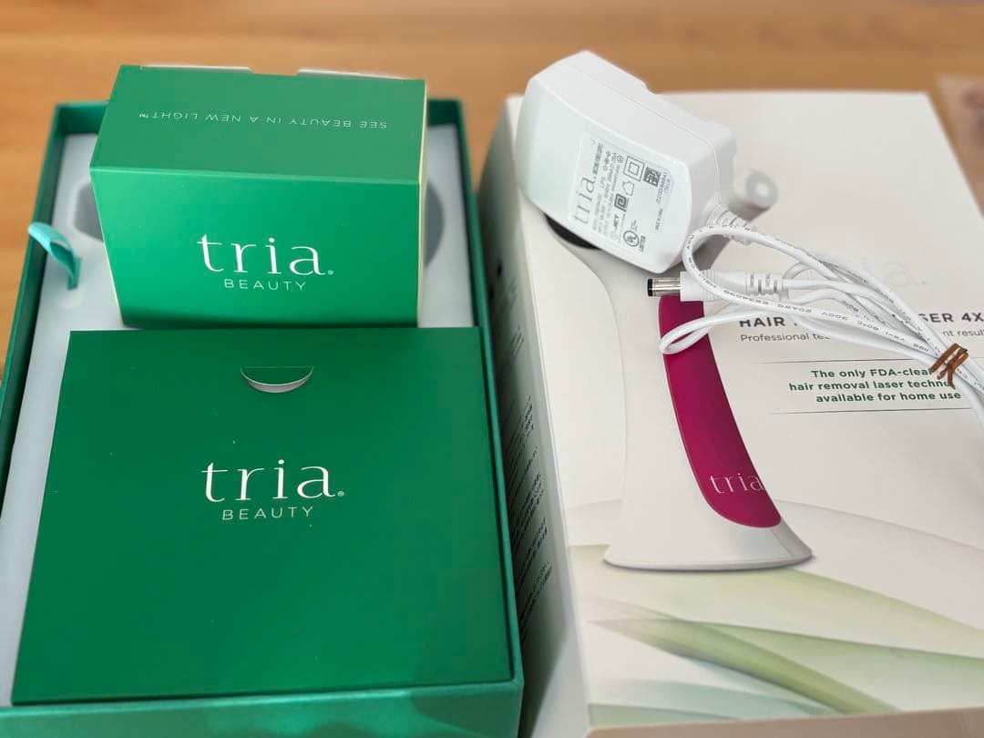 トリア 脱毛器 ホワイト/ピンク 充電器付き