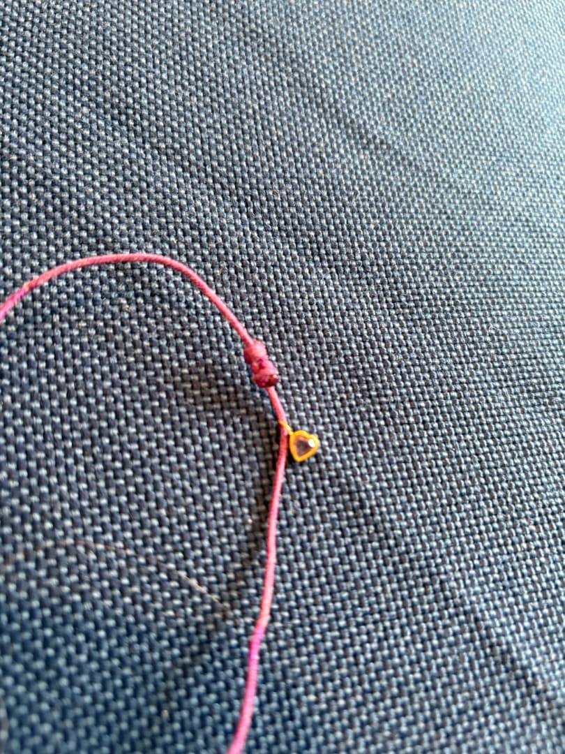 マリーエレーヌドゥタイヤック コードブレスレット ハートチャーム ストーン