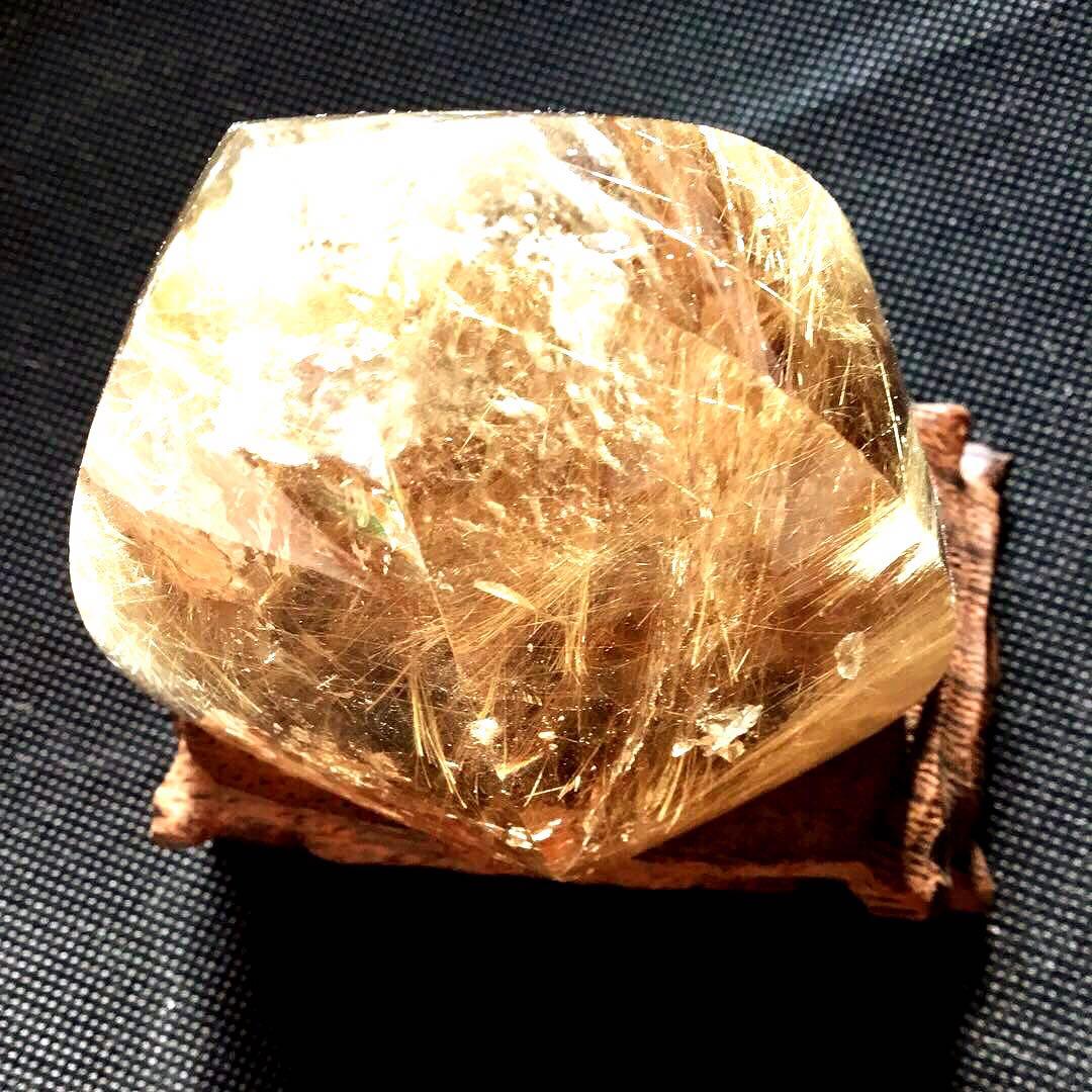 ルチルクォーツ　置物　天然石ゴールドルチルクォーツ　パワーストーン　ブラジル産