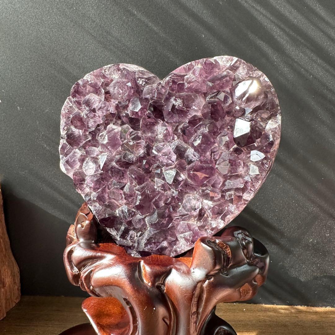 ウルグアイ産❣️天然石 アメジストのハート　置物　台座付きG.282