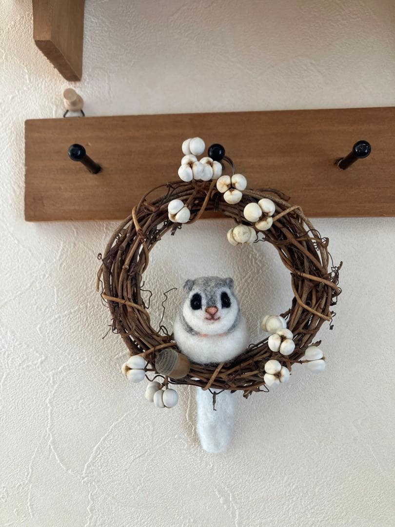 羊毛フェルト　エゾモモンガ　リース