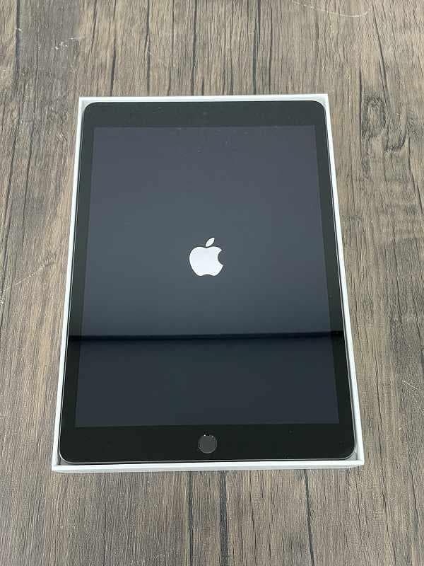 ⑩【美品】iPad Apple 第9世代　Wi-Fiモデル　64GB
