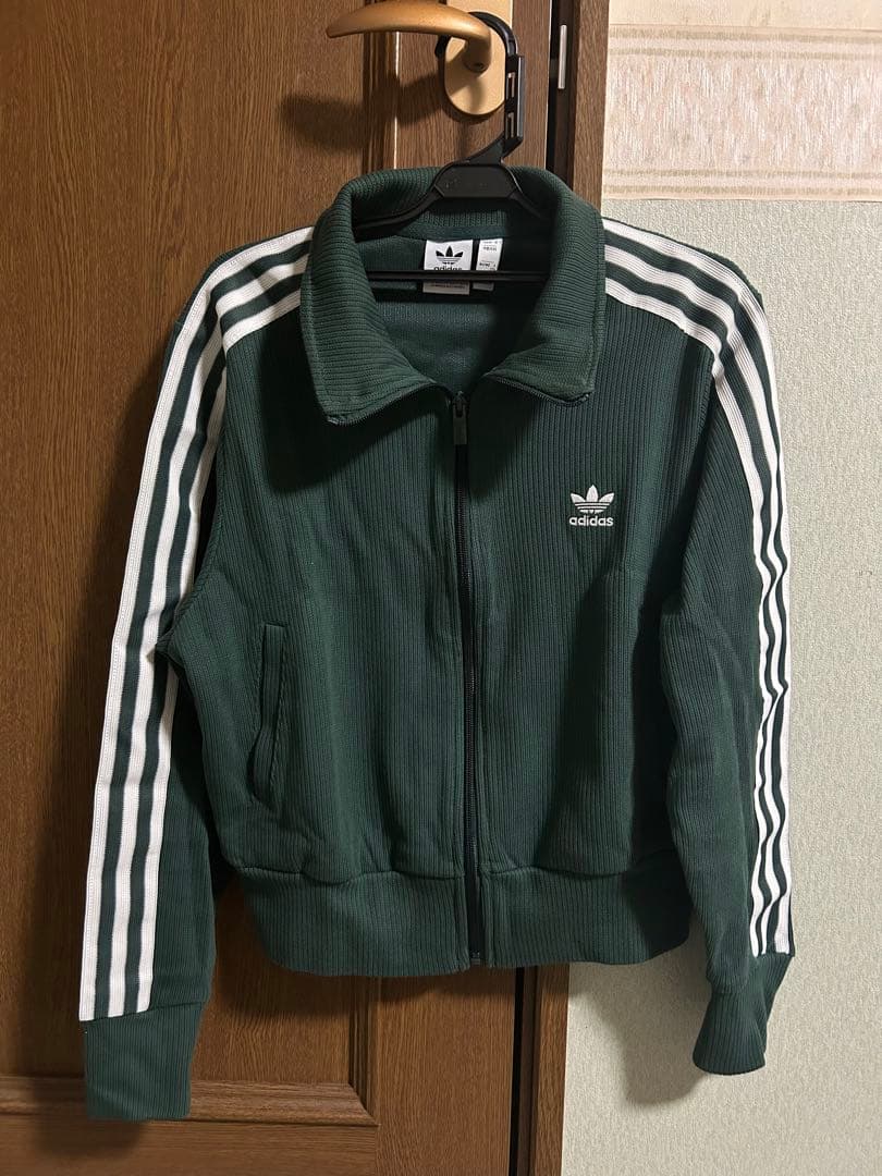 adidas ニットトップ ミネラルグリーン