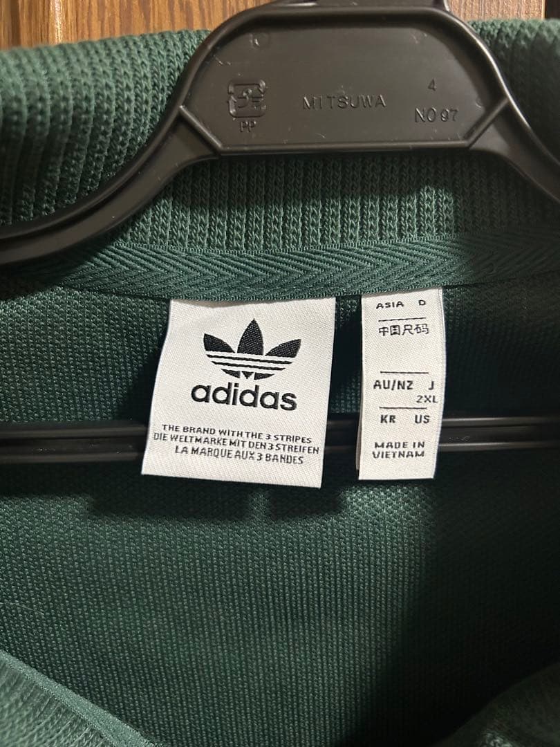 adidas ニットトップ ミネラルグリーン