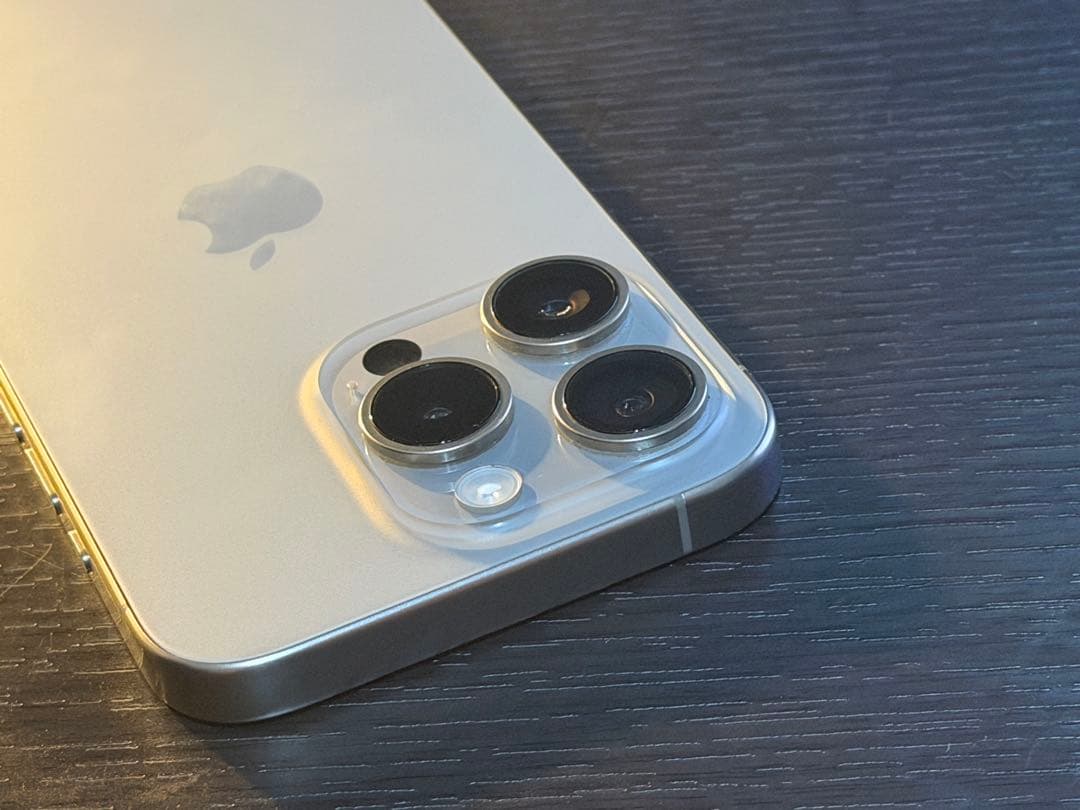 【美品】Apple iPhone 15 Pro ナチュラルチタニウム　512GB