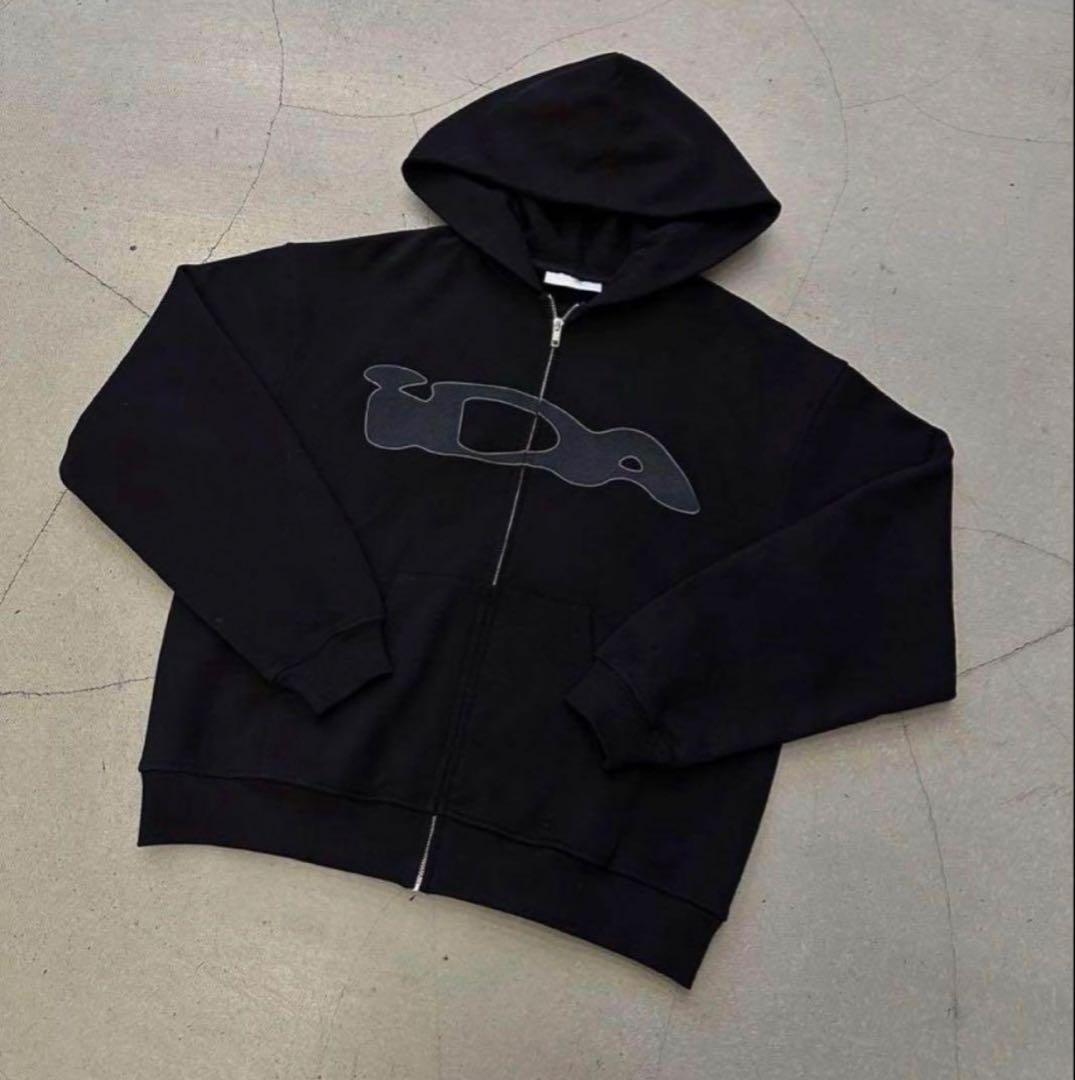 ロゴ刺繍パーカー 黒 ネイビー