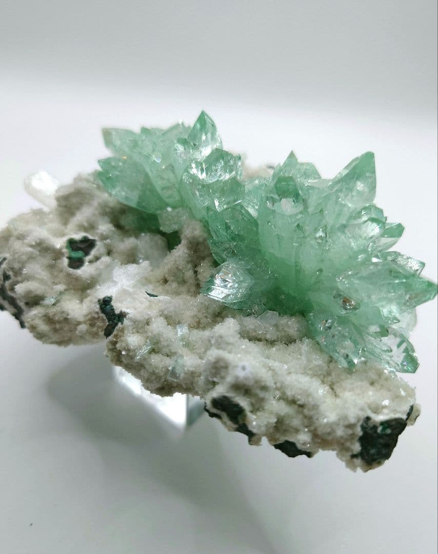 アポフィライト 魚眼石 鉱石 鉱物 ミネラル 標本 原石 母岩付き 犬牙状 ②