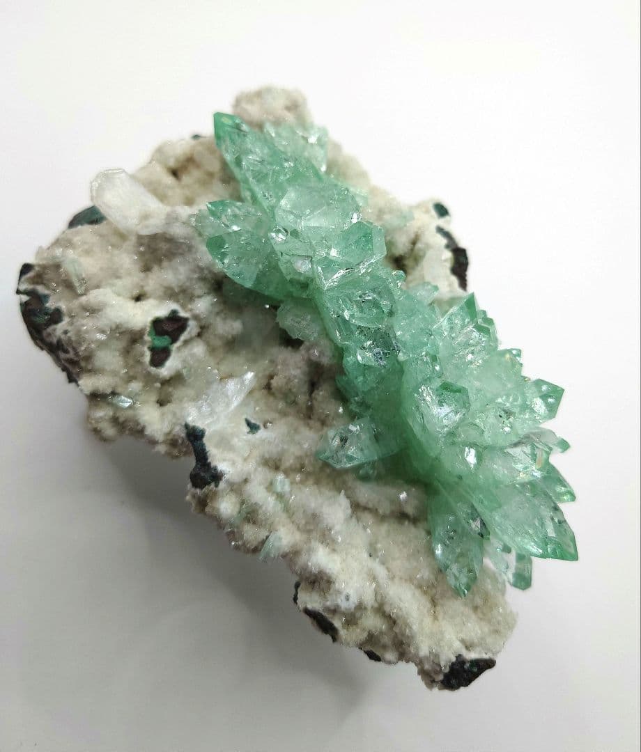 アポフィライト 魚眼石 鉱石 鉱物 ミネラル 標本 原石 母岩付き 犬牙状 ②