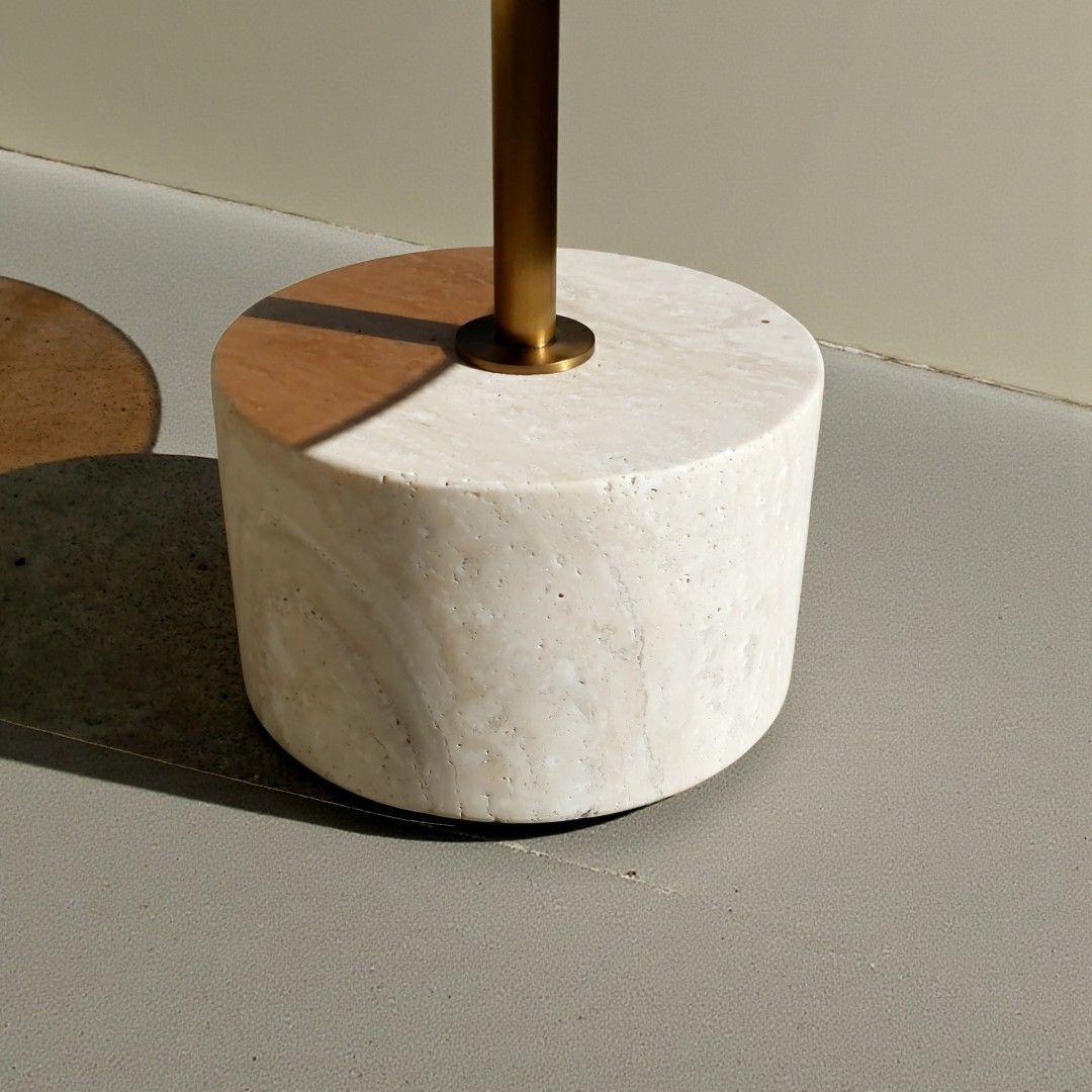 美品 モーダエンカーサ コメット コーヒーテーブル コンクリート脚 64cm