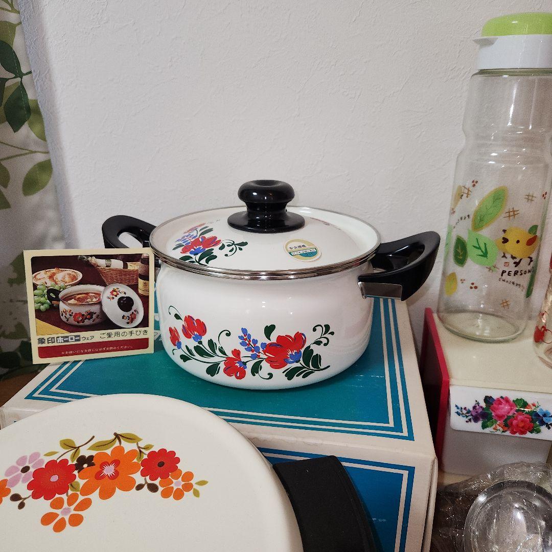 可愛らしい昭和レトロ花柄キッチンセット