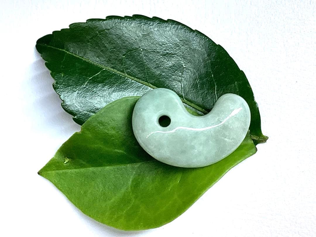 ✳極上紋様‼️ 希少玉‼️糸魚川翡翠勾玉　お身近に開運*吉祥の守護石を　鑑別書取得品