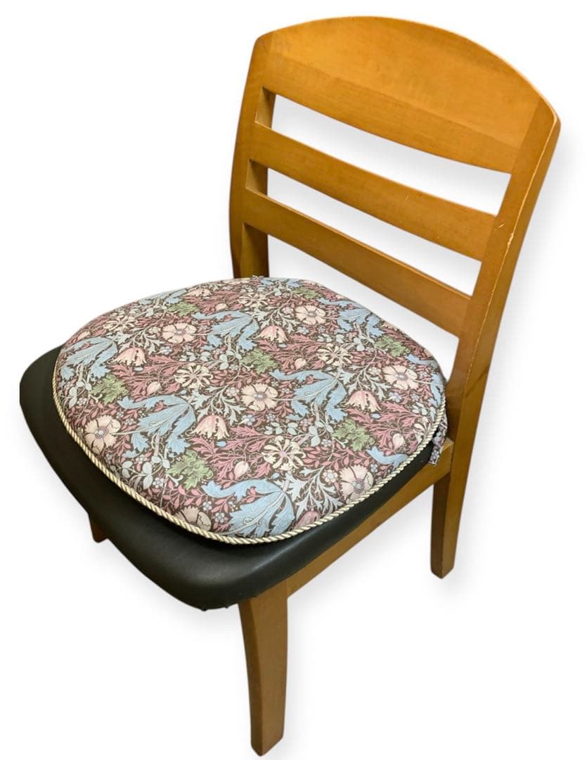 コンプトン柄　ダイニングシートクッション　4枚セット