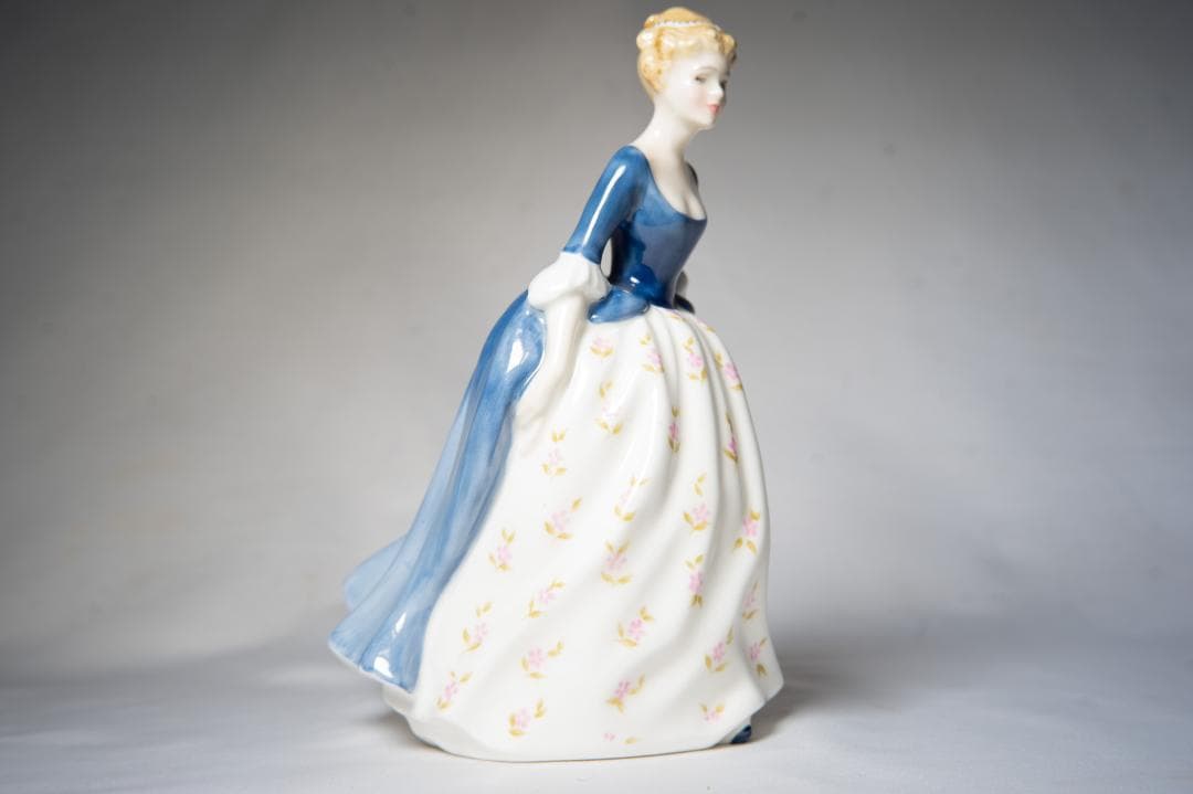 ロイヤルドルトン フィギュリン 陶器人形 ファーストダンス アリソン