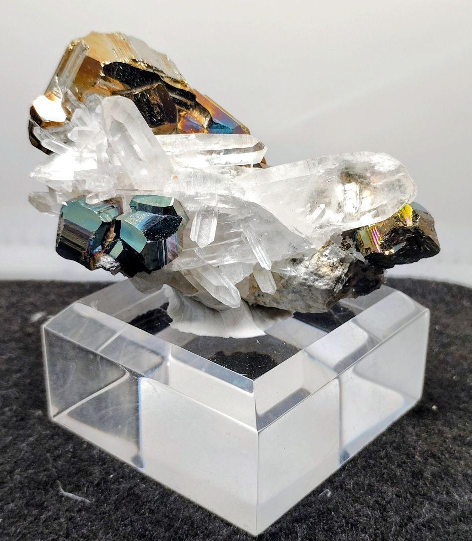 皇*ン様 【126g】カラーパイライト 水晶クラスター 共生 台座付 インドネシ