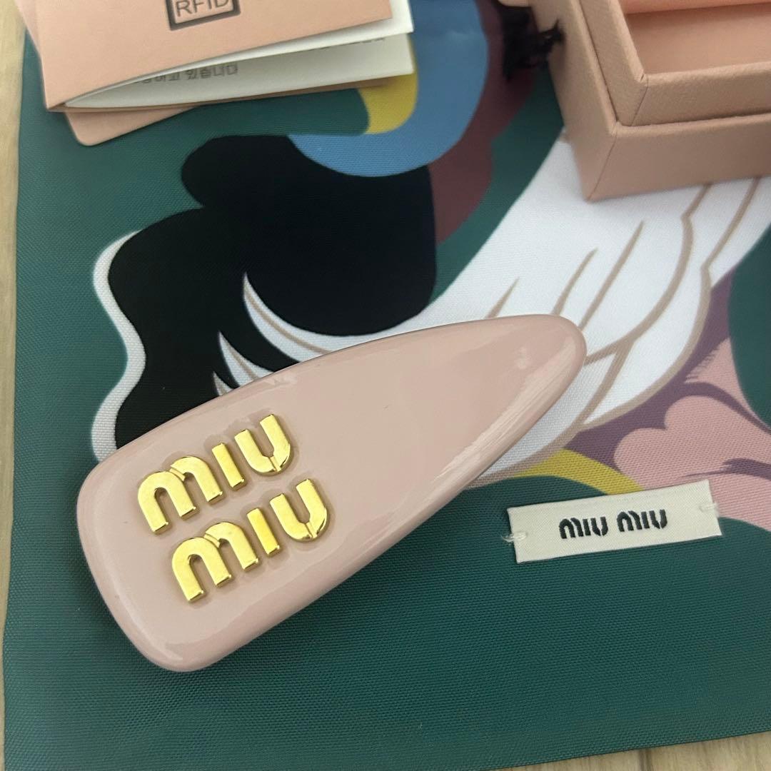 miumiu ミュウミュウ　ヘアピン　ヘアクリップ　バレッタ　ピンク
