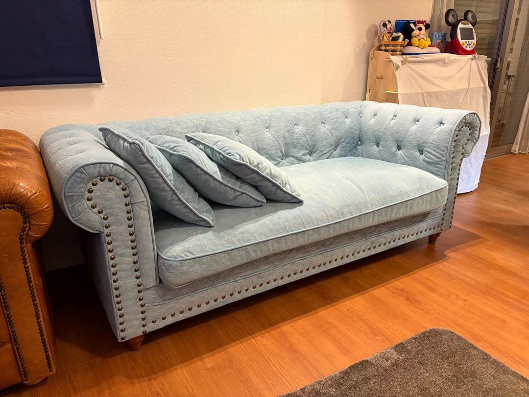 渡部　引き取り　チェスターフィールド　水色 クラシックソファ 3人掛け