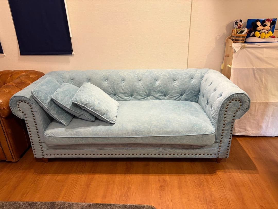 渡部　引き取り　チェスターフィールド　水色 クラシックソファ 3人掛け