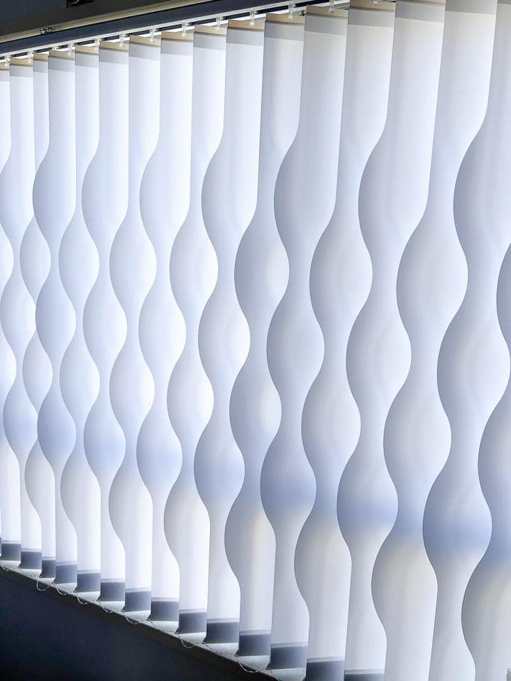 賃貸可【美品】レールのみ 非遮光アートウェーブバーチカルブラインド 幅180cm