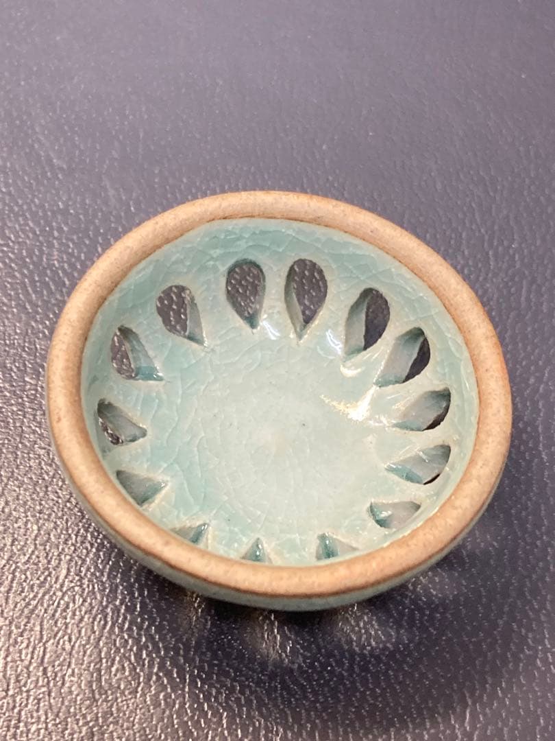 焼き物　香合　雲鶴象嵌　高麗青磁